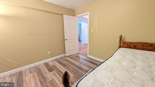 Building Photo - 6721 Sycamore Park Dr