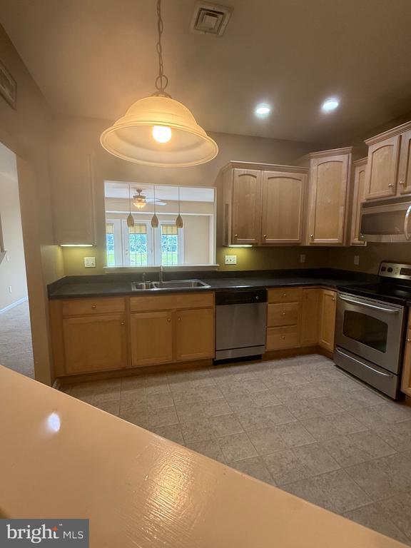 Building Photo - 2082 Deer Run Dr