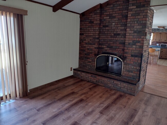 Family Room - 1788 Pottery Rd