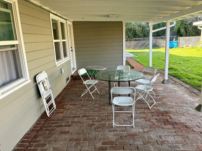 Building Photo - Charming 3-Bedroom Home with Inviting Outdoor Space