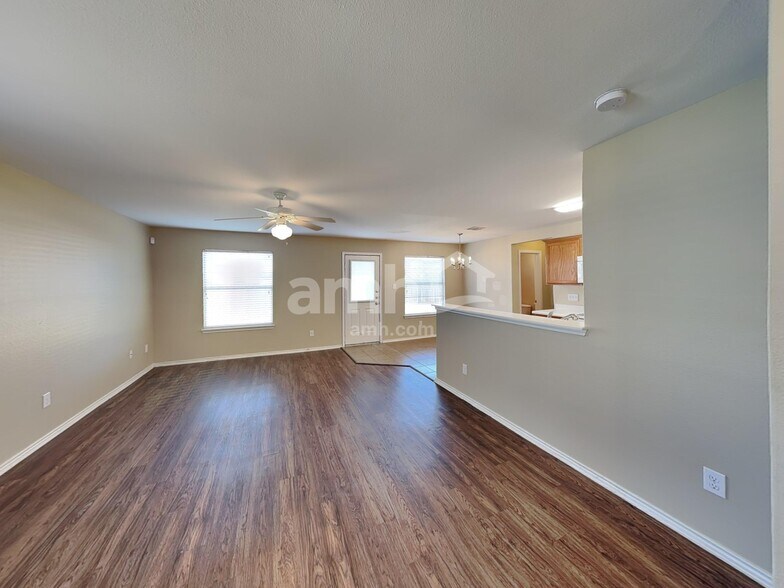 Building Photo - 9227 Mare Country