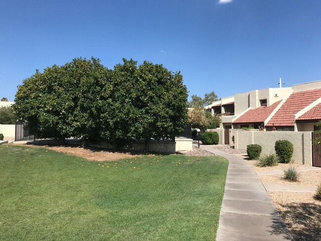 Building Photo - 2 bed + Bonus Room/Loft and 2 car garage