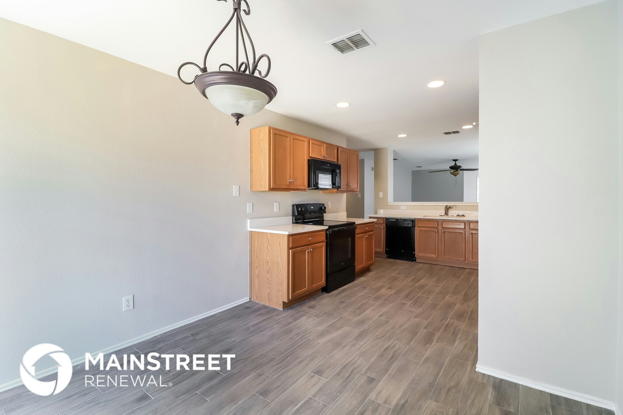 Building Photo - 212 Cres Ridge Dr