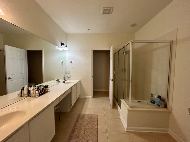 Building Photo - 2679 Metro Sevilla Dr