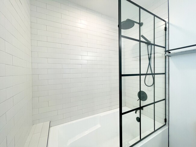 Building Photo - 958 Camulos St