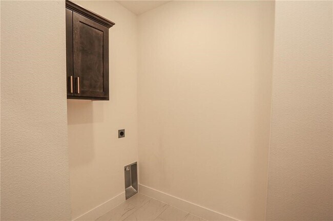 Building Photo - 12 Celtic Dr