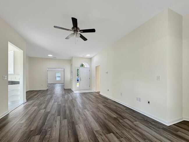 Building Photo - 4333 Oakwood Cir