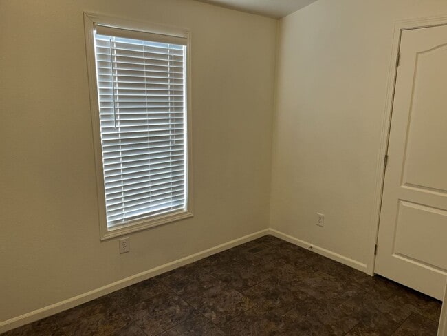 Building Photo - 5303 E Twain Ave