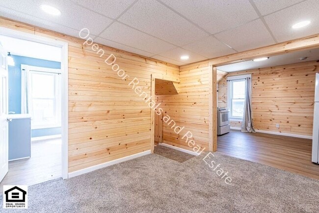 Building Photo - 1703 Sprott St