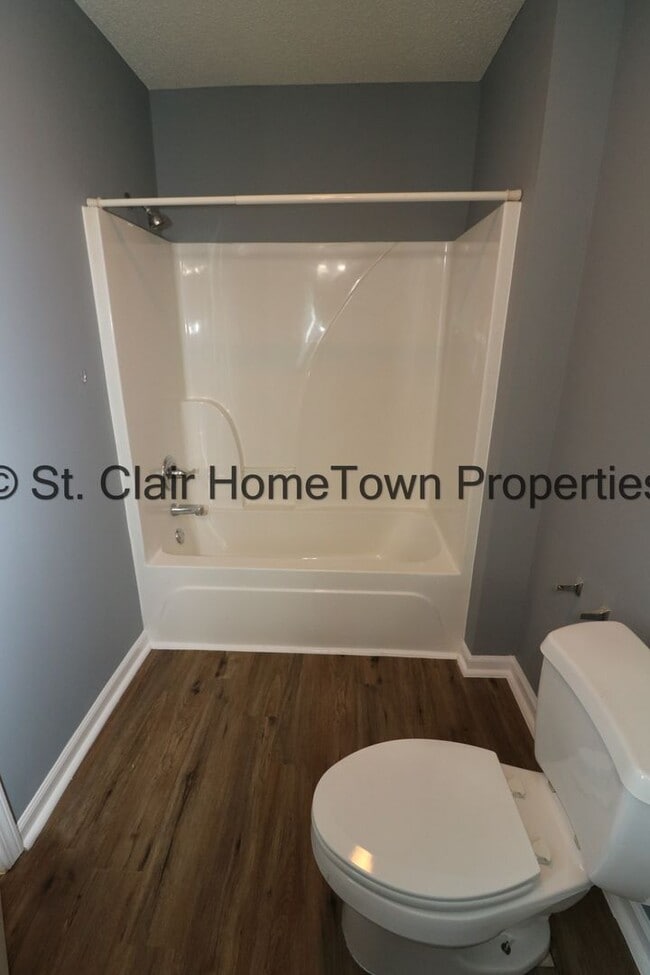 Building Photo - Close to Honda