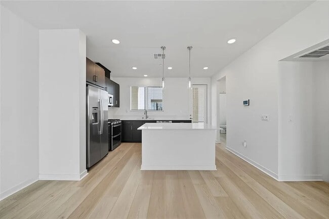 Building Photo - Beautiful 3BD/2.5BA Townhouse in San Ysidro W/ W/D, A/C, 2-Car Garage, Balcony, and Community Parks!