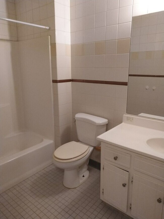 Building Photo - 2425 Justin Dr SW