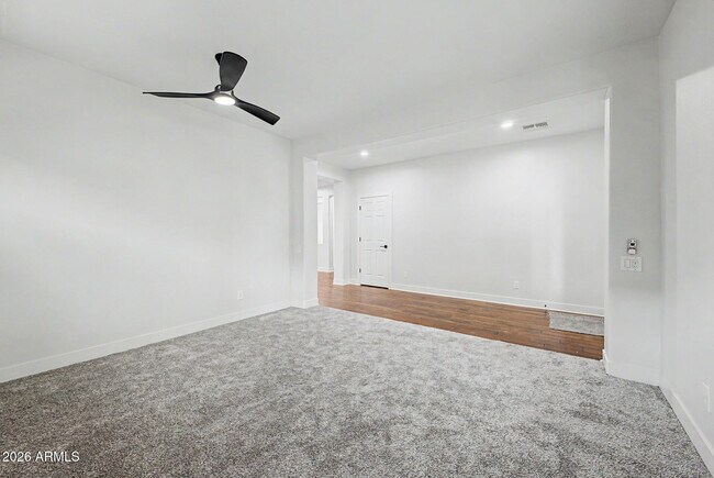 Building Photo - 3113 E Chisum Ln