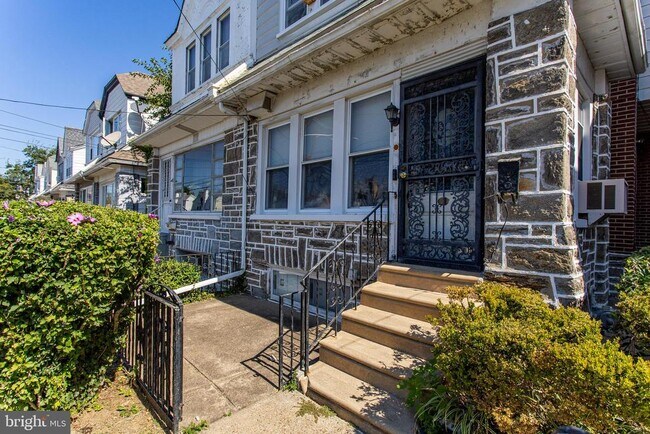 Building Photo - 947 Duncan Ave