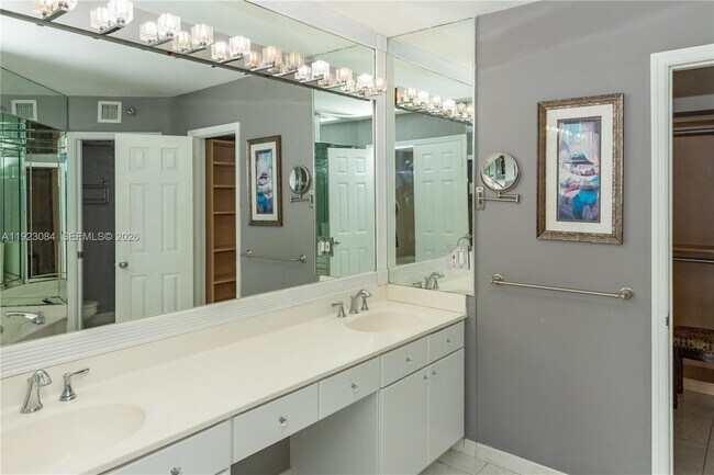 Building Photo - 3500 Mystic Pointe Dr