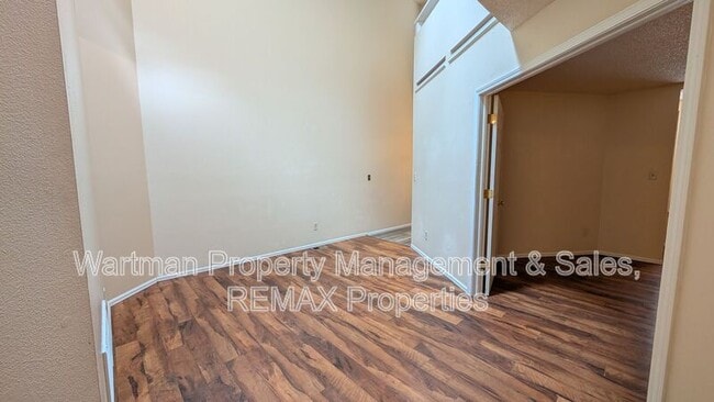 Building Photo - 4560 Excalibur Ct