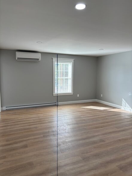 Building Photo - 1123 Main St