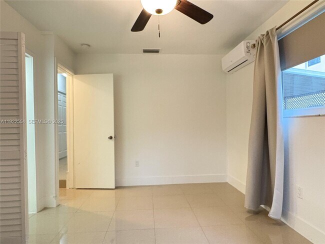 Building Photo - 527 SW 9th Ave