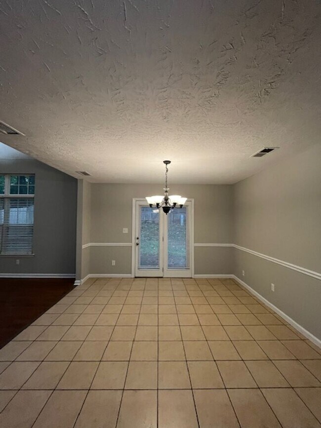 Building Photo - 3 Bedroom, 2.5 Bathroom in Lexington!