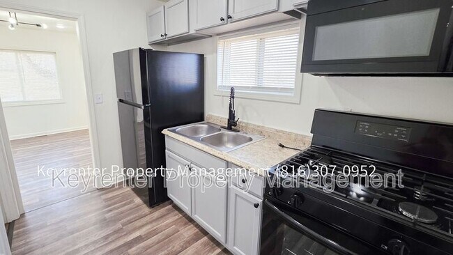 Building Photo - 7013 Bellefontaine Ave