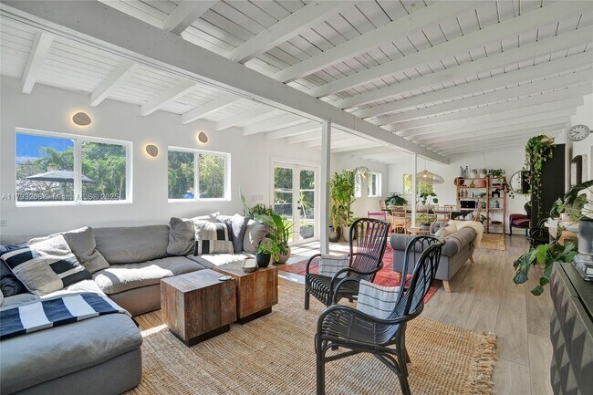 Building Photo - 17505 SW 90th Ave
