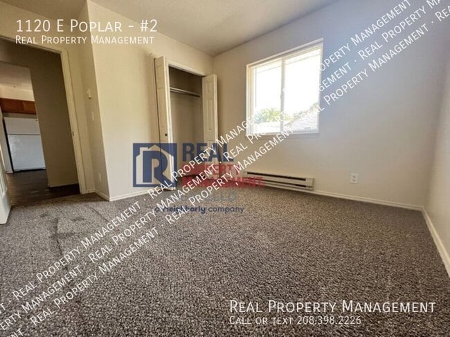 Building Photo - 1120 E Poplar St