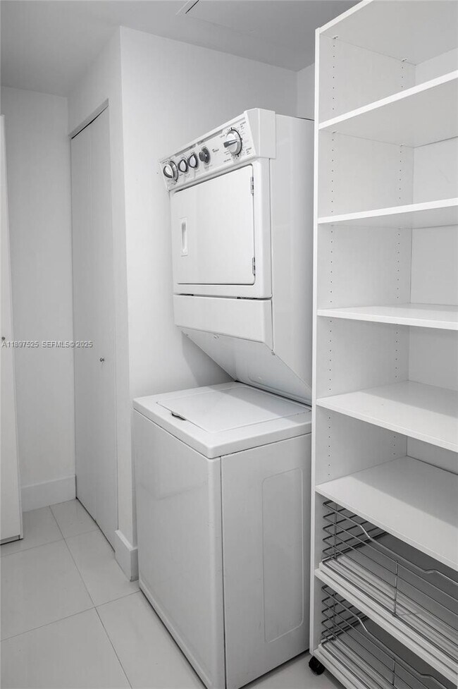 Building Photo - 2950 NE 188th St