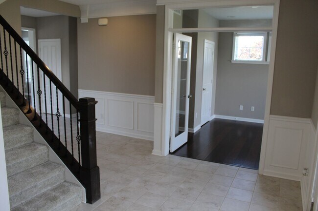 Building Photo - Absolutely Gorgeous 5 BR Estate Home in Br...