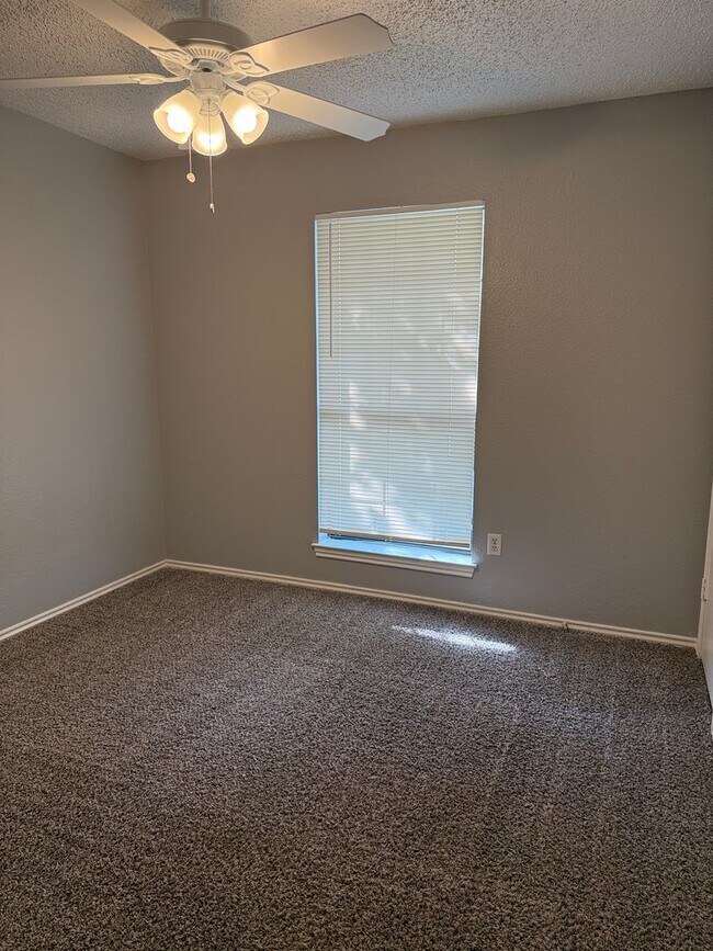 Building Photo - 117 Solon Rd