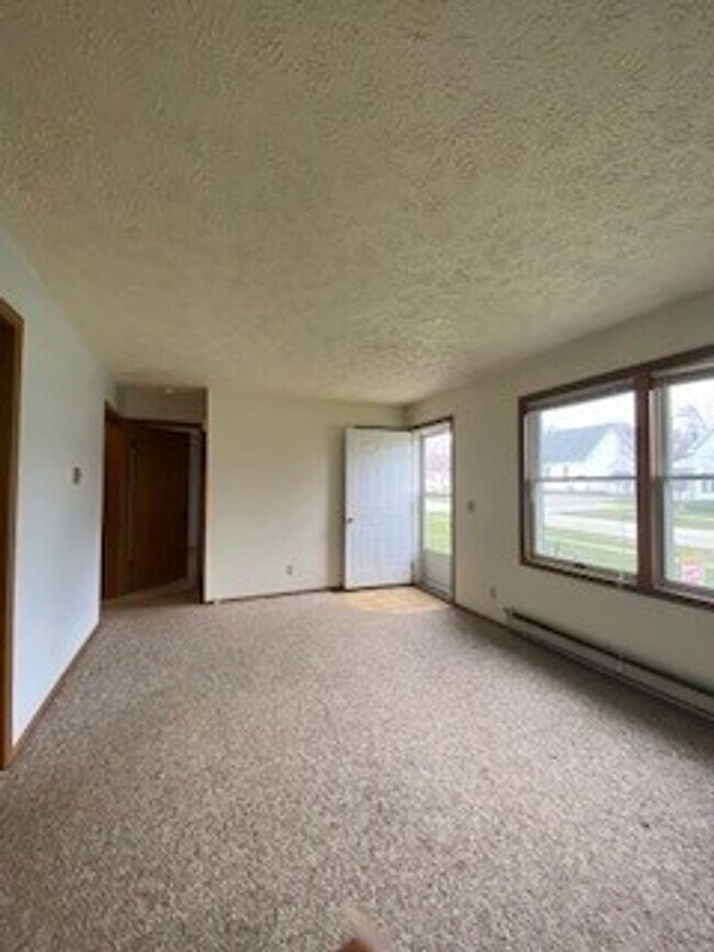 Building Photo - 208 S. Spring St.