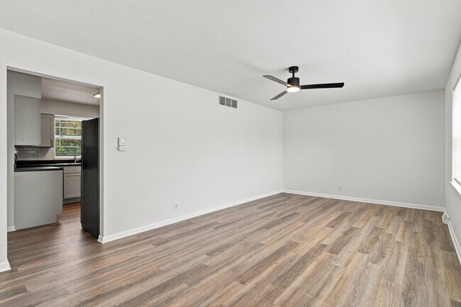 Building Photo - 4209 Defoe Dr