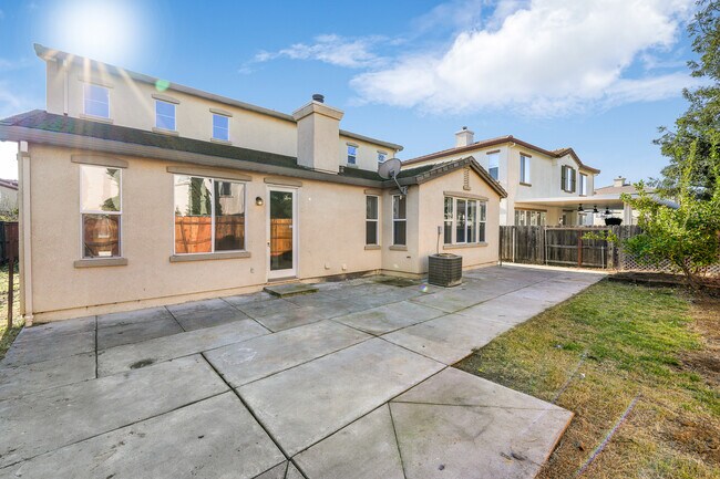 Building Photo - 6717 Sao Tiago Way