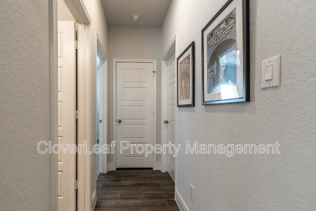 Building Photo - 1149 Cadogan Squire