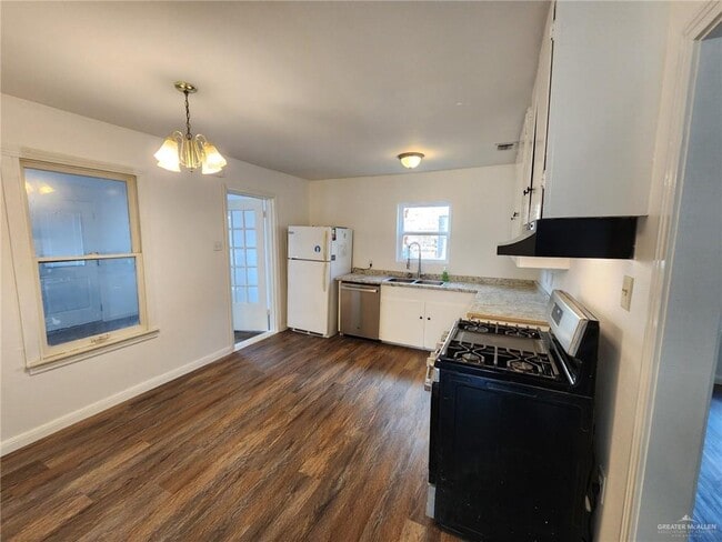 Building Photo - 22 S 6th St