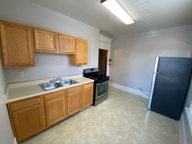 Building Photo - 1467 Worthington St