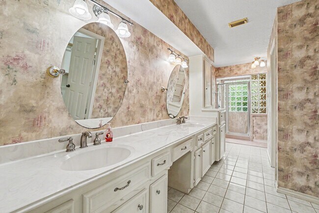 Building Photo - 14707 Treborway Dr