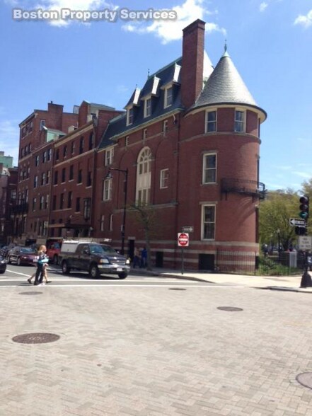 Building Photo - 463 Commonwealth Ave