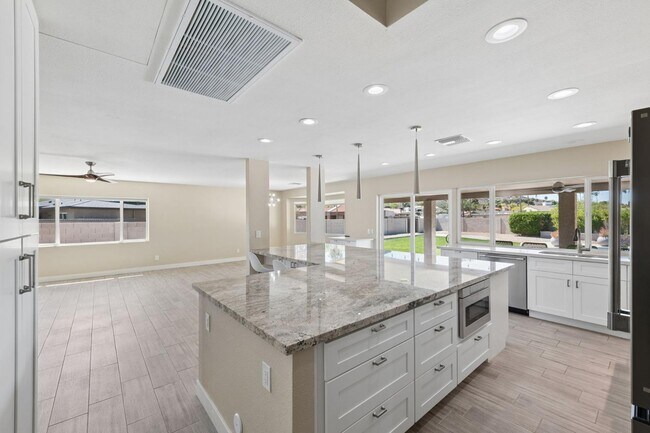 Building Photo - 13222 N 1st Ave