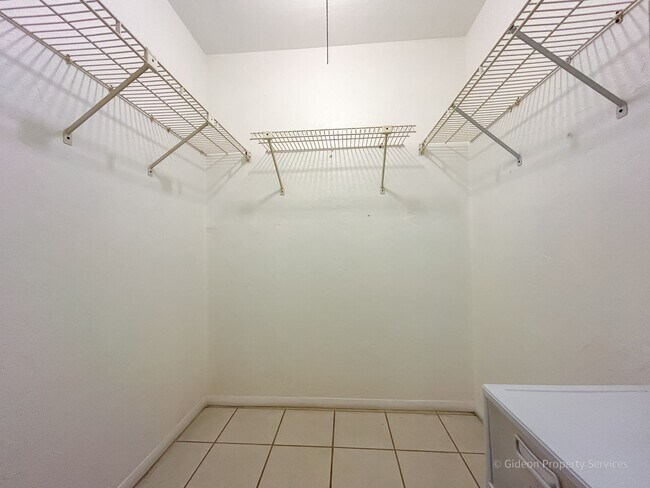 Building Photo - Adorable 1/1 in Tumblin Creek