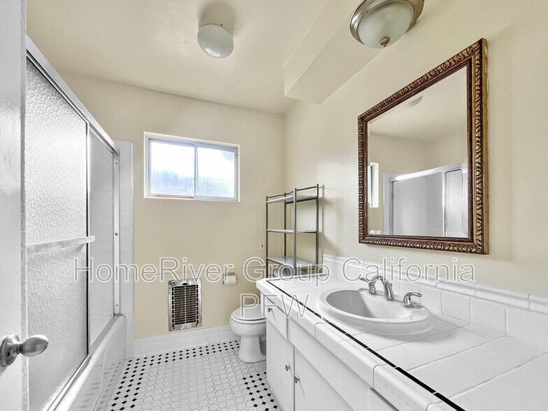 Building Photo - 5060 Sealane Way