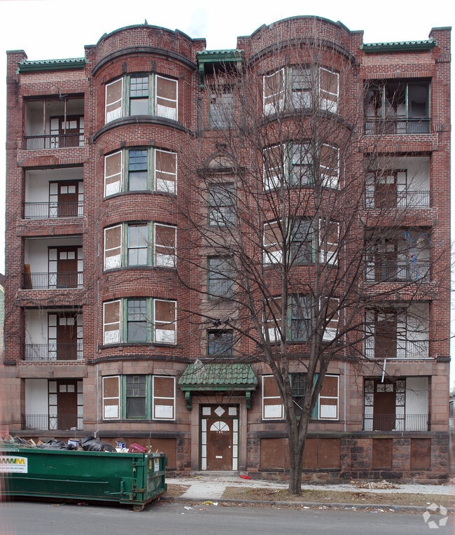 Building Photo - The Pine