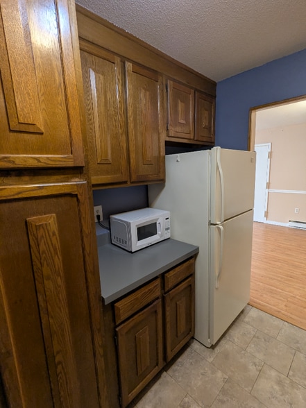 Building Photo - 12 Thompson Rd