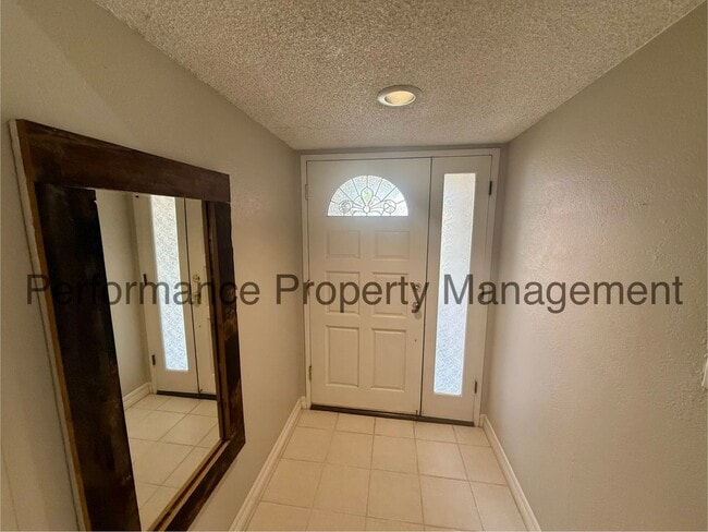 Building Photo - Stunning 3 Bed/2 Bath SW Bakersfield Home w/ RBP & $0 Deposit Option