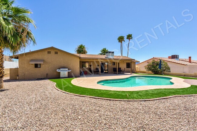 Building Photo - FURNISHED AVAILABLE LONG TERM