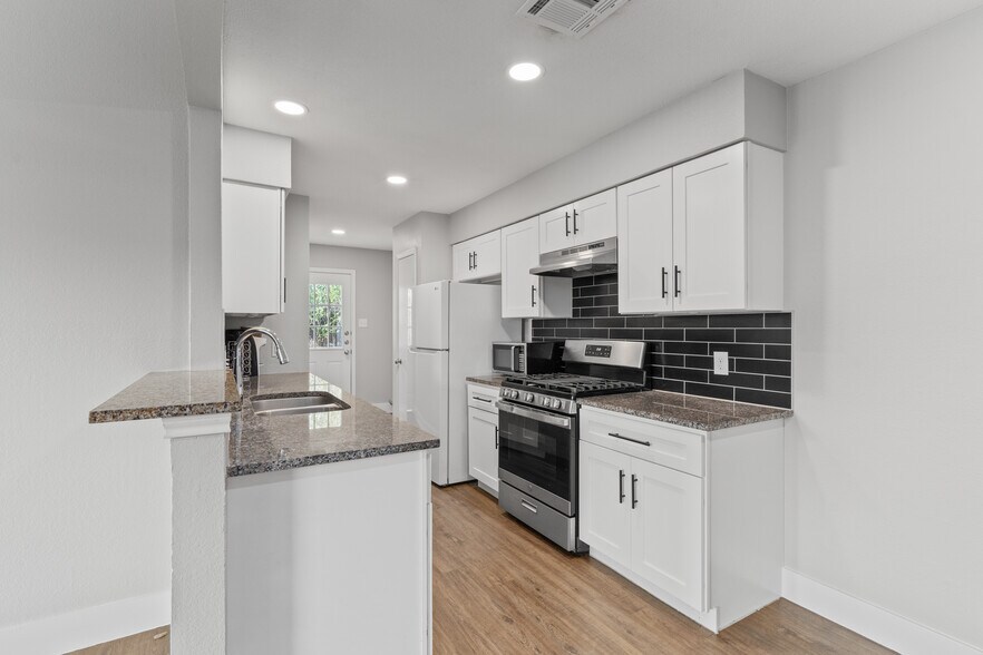 Building Photo - 602 Peterson St