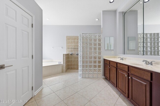 Building Photo - 14447 Cherry Lake Dr W