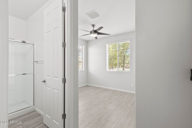 Building Photo - 130 N Bay Dr