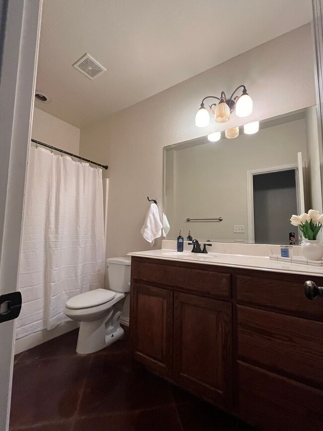 Building Photo - Four bedroom home located in prime neighbo...
