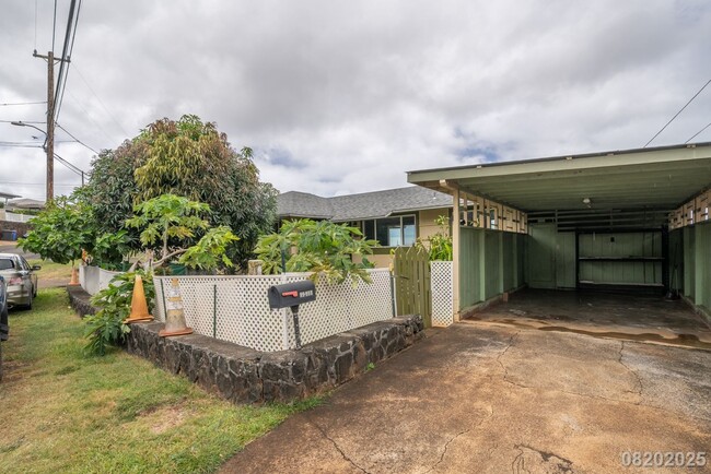 Primary Photo - 3br - 910ft2 - 3br/1ba/2pkg Halawa Heights...