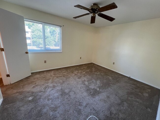 Building Photo - 2 Bedroom 2 Bath Condo on 2nd Floor